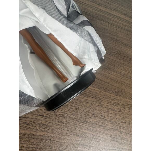 Barbie Signature Black & White Collection Doll Zebra Stripe Gown, Curly hair - Picture 4 of 4